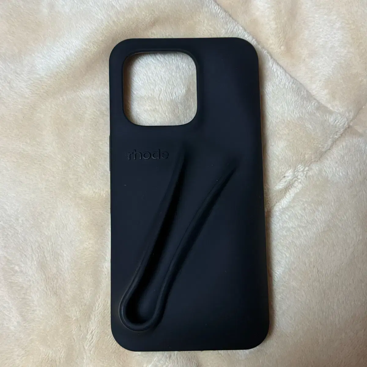 Rhode 아이폰 16 Pro 립 케이스 한정 컬러 블랙 | 브랜드 중고거래